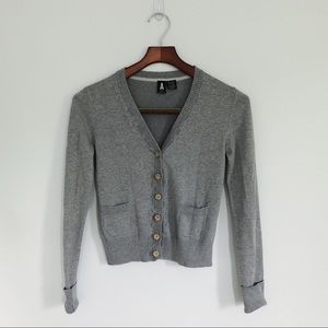 Cardigan with contrast buttons